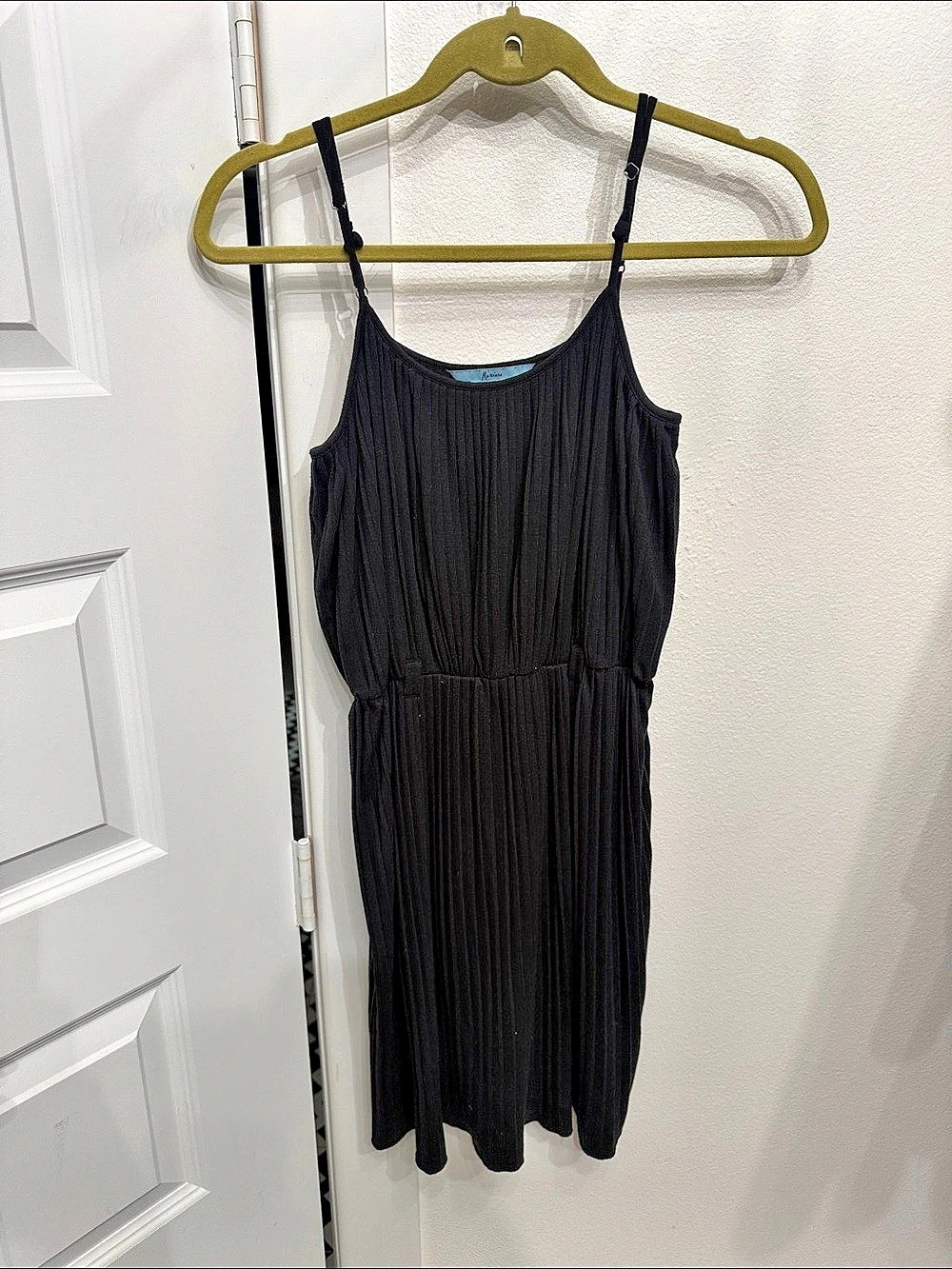 Marciano Pleated Midi Dress in Black Size Small Like New